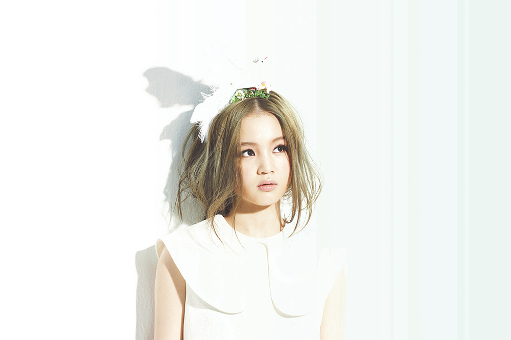 LEE HI